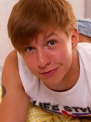 Teen gay Donny Miller exposes and strokes on camera